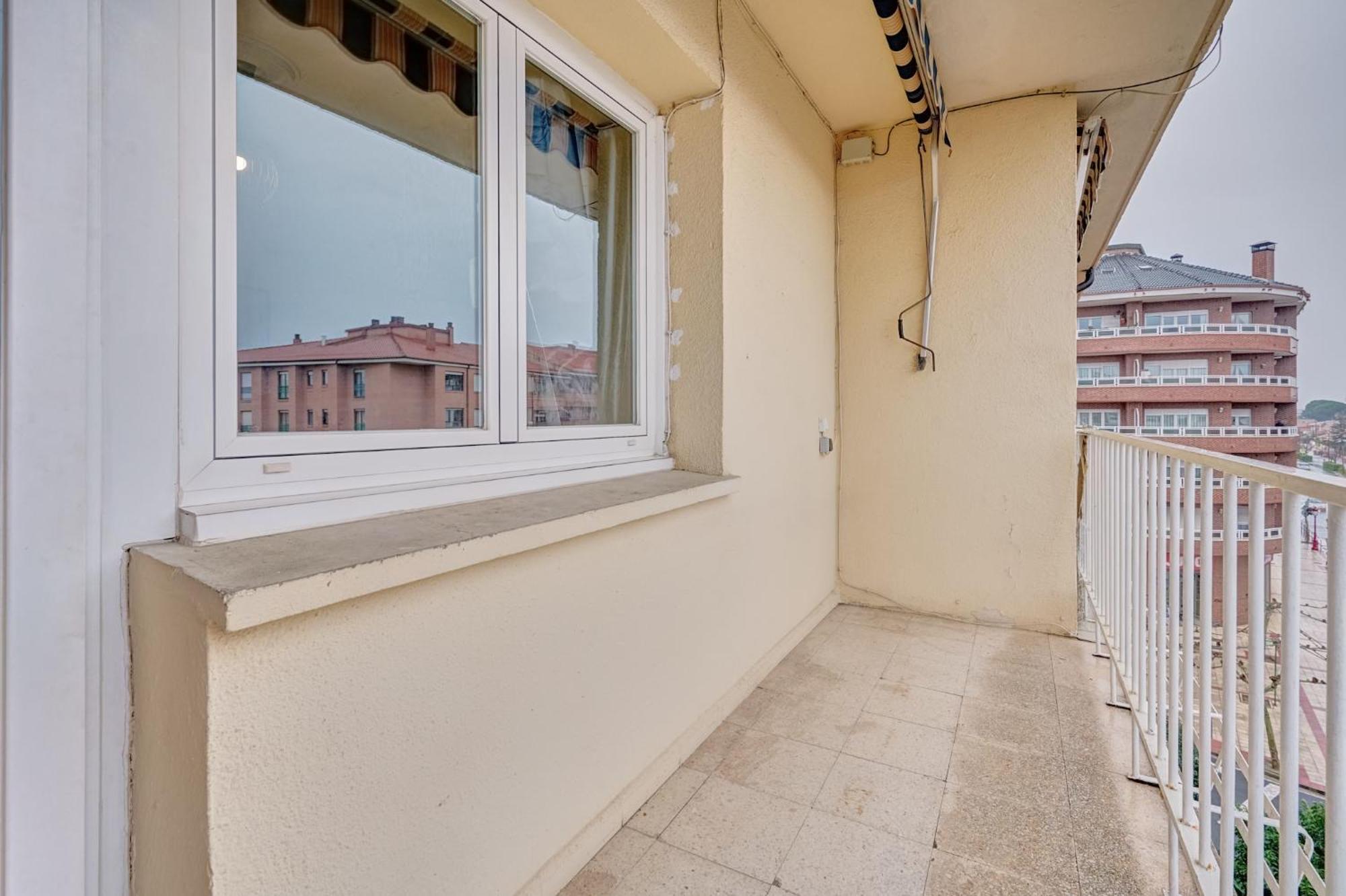 Chestnut By Clabao Apartment Haro Bagian luar foto