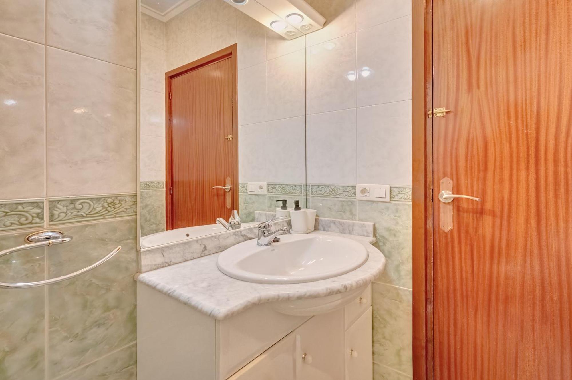 Chestnut By Clabao Apartment Haro Bagian luar foto